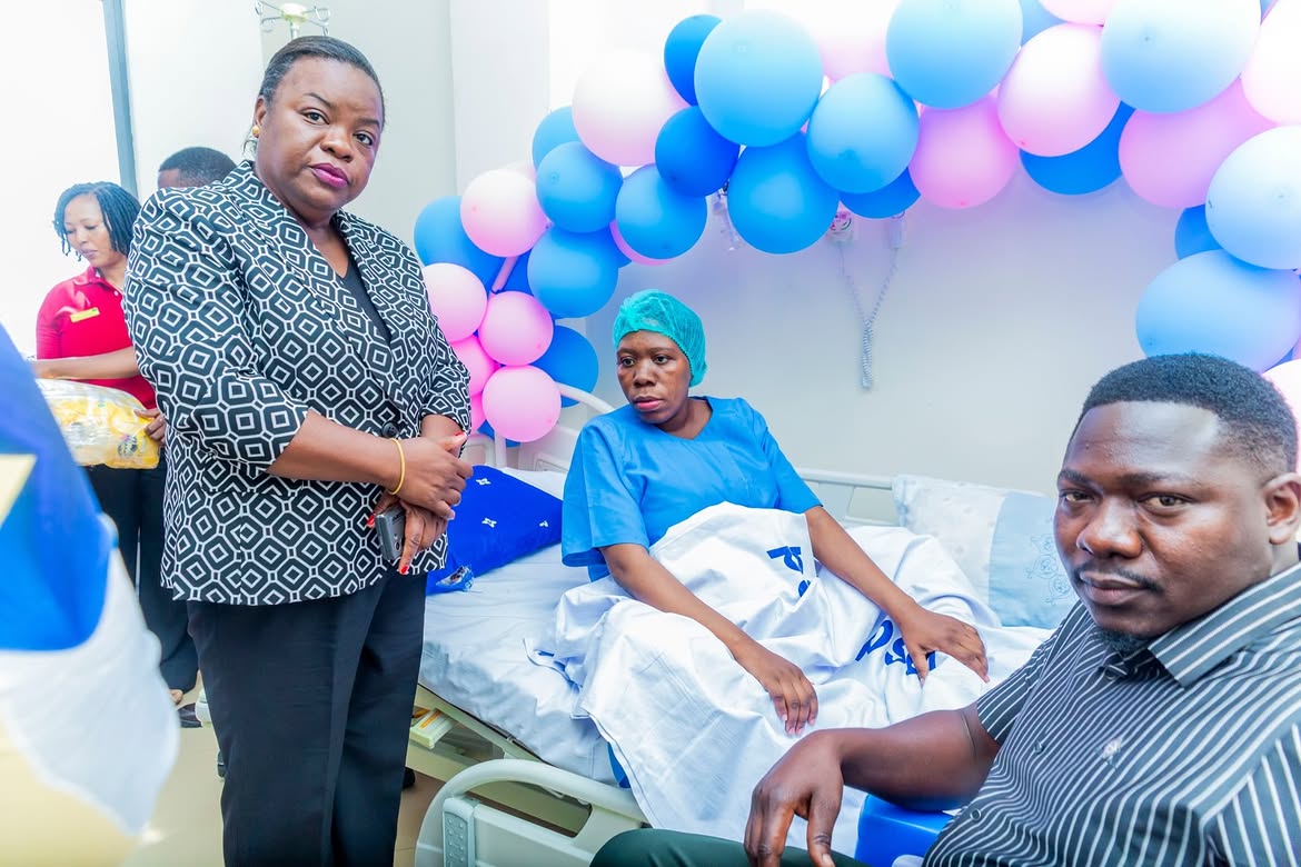 OFISI YA RC MTWARA YASHIRIKI FURAHA YA MAMA ALIEJIFUNGUA WATOTO WATANO KWA MPIGO